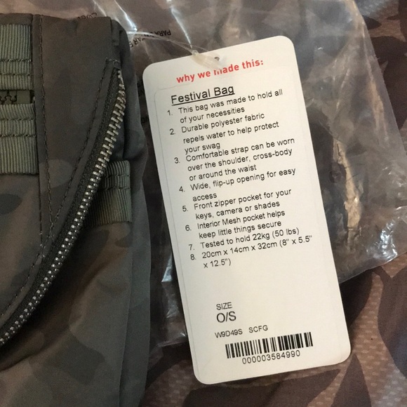 SOLD Lululemon RARE Camo Festival Bag! NWT - Picture 4 of 5